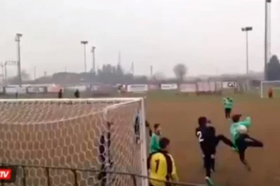 Taco y  golazo de una joven promesa de Italia