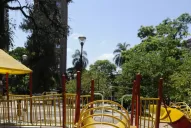 El vandalismo se llevó los juegos de los chicos de las plazas de la capital