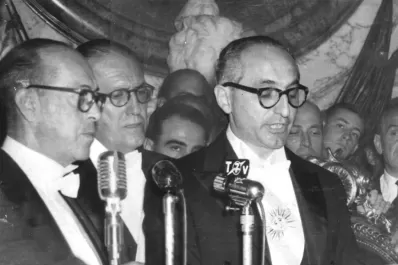 1959. Arturo Frondizi, el último presidenteque vistió frac en la ceremonia de asunción