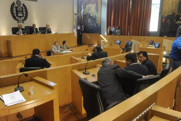 Los ediles no quieren tratar la suba del boleto durante este mes