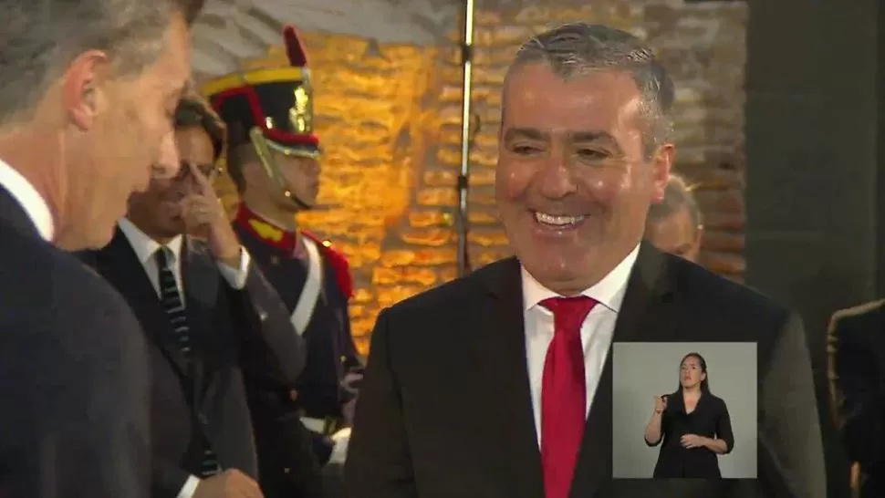 DISTENDIDO. Cano acompañó con una risa la broma de Macri durante el juramento. CAPTURA DE VIDEO