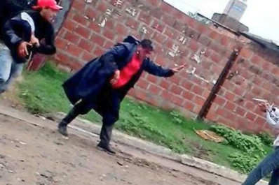 Detuvieron a un acusado de robar el arma a un policía, en Villa 9 de Julio