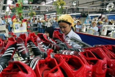 Robots confeccionarán zapatillas deportivas