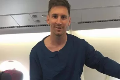 Barcelona partió a Japón con Messi en pijamas