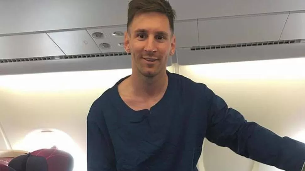 Barcelona partió a Japón con Messi en pijamas
