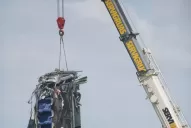 Video: así retiraban el ómnibus que aplastó a los gendarmes