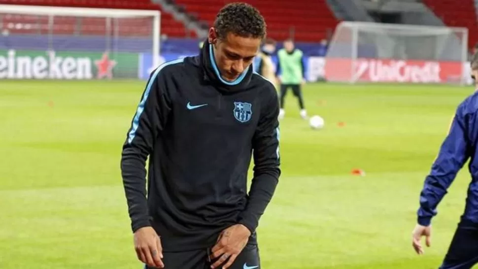 TODO MAL. Neymar sigue dolorido y no se sabe si podrá jugar el domingo. (FOTO TOMADA DE TWITTER)