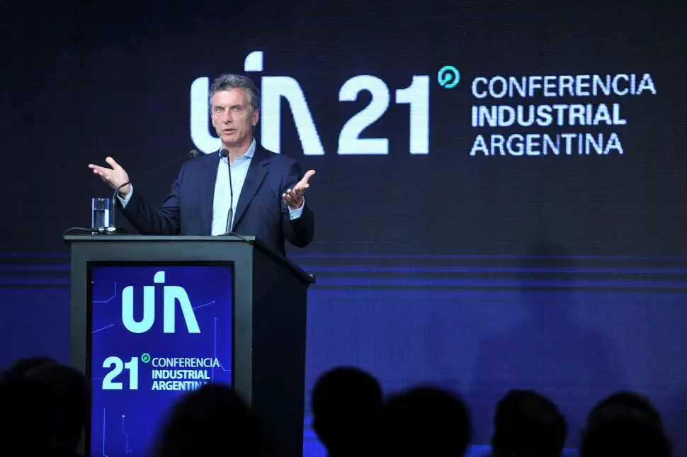 MÚSICA PARA SUS OÍDOS. En la Conferencia, Macri les anunció a los industriales la eliminación de retenciones. telam