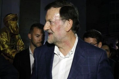 Video: un joven le pegó una trompada a Rajoy durante un acto