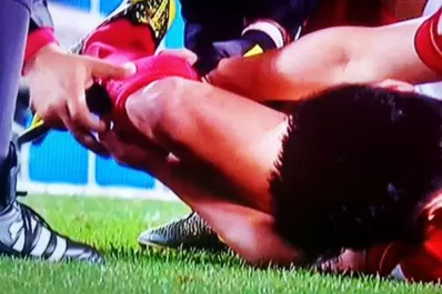 La impresionante lesión de Zheng Zou ante Barcelona