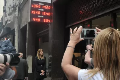 En Buenos Aires, el dólar abrió en $14,50 y cerró en $13,95 para la venta