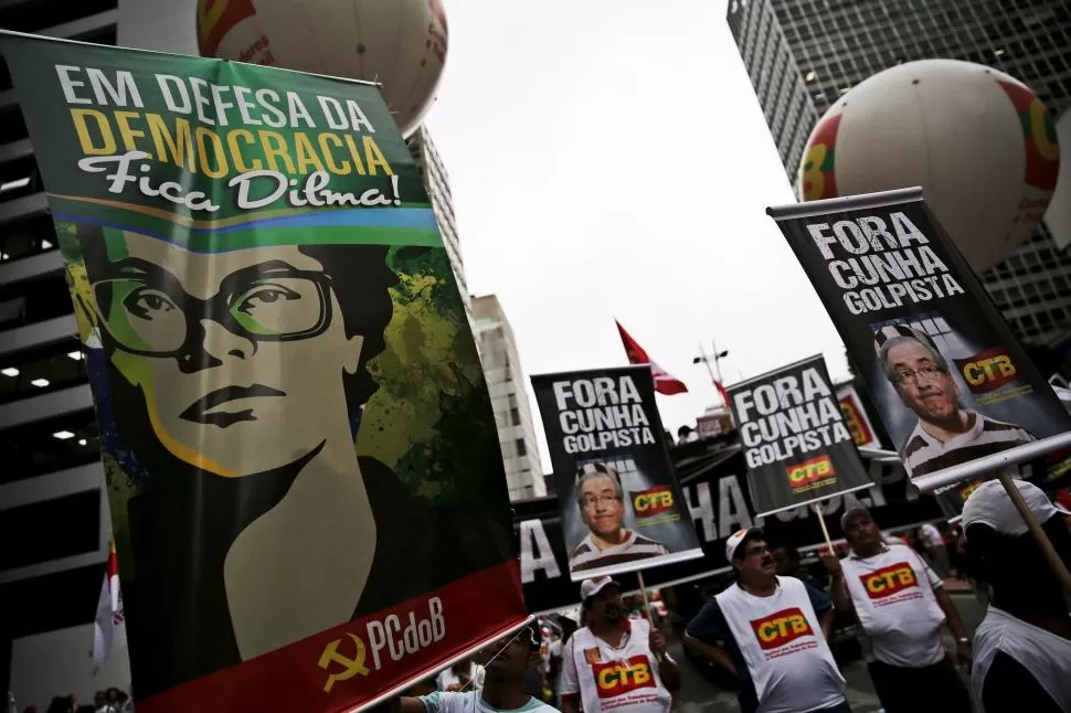 MOVILIZACIÓN EN SAN PABLO. Los manifestantes llevaban carteles reclamando “Fuera Cunha, golpista”. reuters