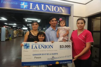 Farmacia La Unión lo ayudó a armar el arbolito de Navidad