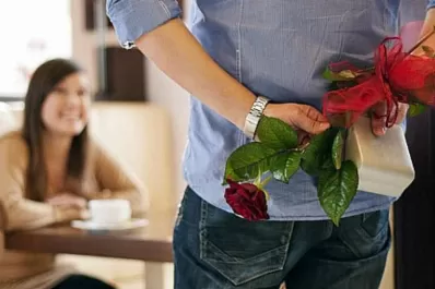 Tramposa Navidad: dos de cada cinco argentinos le hace regalos a su amante