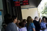 Bancos deben avisar sobre giros de dólares al exterior 