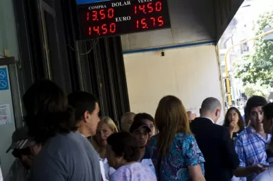 Bancos deben avisar sobre giros de dólares al exterior