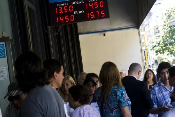 Con escasas ventas, el dólar cerró a $ 13,60