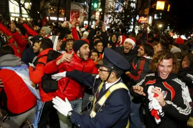 Pasión, gloria y revancha: el aliento “millonario” contra un Barcelona de Messi letal