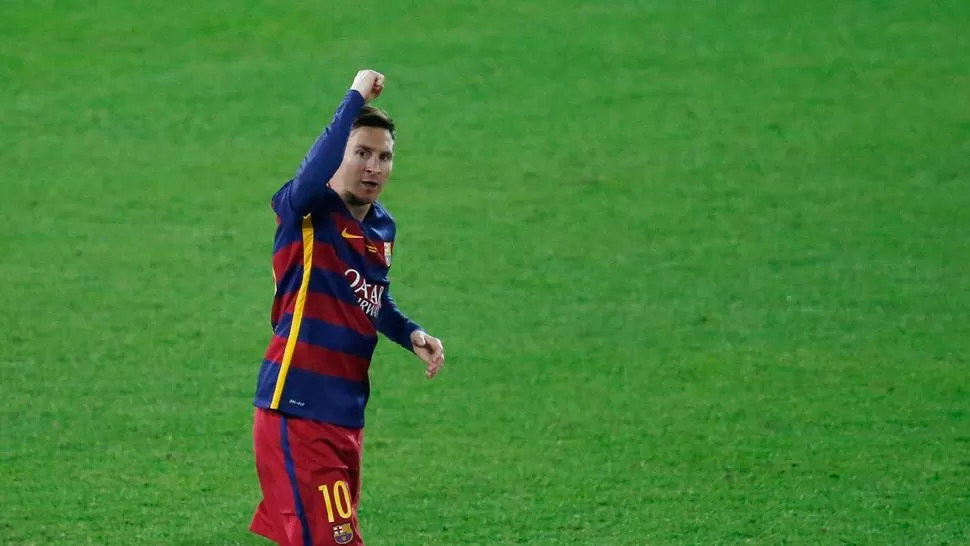FELIZ. Messi festejó que su equipo se quedó con el Mundial de Clubes. (REUTERS)
