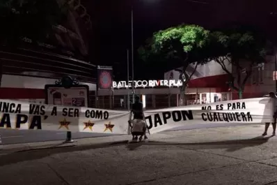 Siguen las cargadas a River: Japón no es para cualquiera