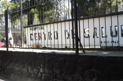 Un joven se electrocutó y está grave en el Centro de Salud