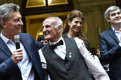 Macri saludó y brindó con los trabajadores de la Casa Rosada