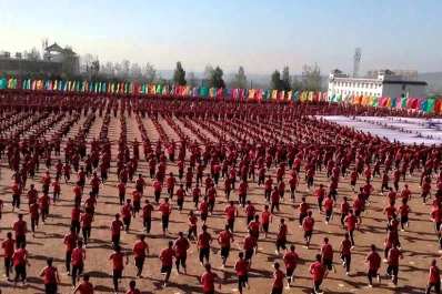 Impresionante muestra de 36.000 alumnos de la mejor escuela de artes marciales