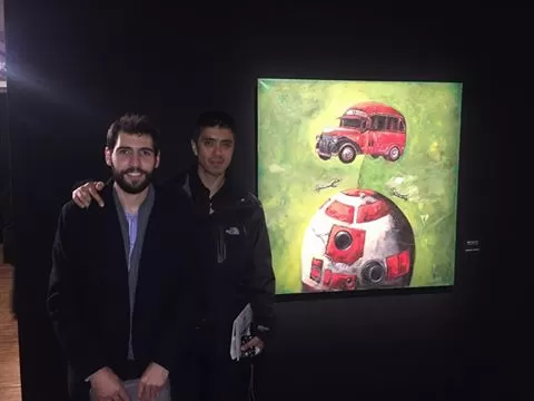 MEDALLA DE BRONCE. Alejandro Esser y Pablo Ríos, al lado de la pintura. 