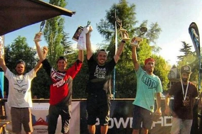 Ningún podio se resiste ante Gómez Lassalle y Santiago