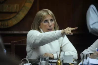 Más decanos reclaman por fondos y ascensos a la rectora