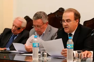 La renuncia no está en la cabeza de Segura, aseguran en AFA