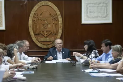 Revisarán los cargos en la UNT para ver si cuentan con fondos