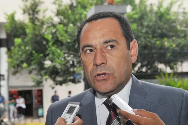 Los gremios tomaron con cautela la oferta de $ 4.000 extras que les hizo Manzur