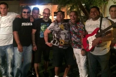 Maradona festejó la Navidad a puro baile