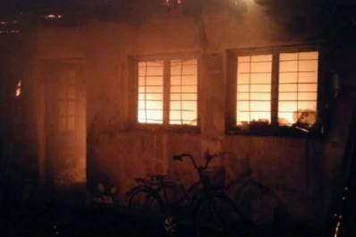 Hizo un asado en el garaje y se le quemó la casa