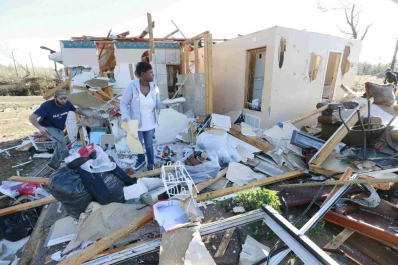 Los tornados dejan 14 muertos y muchos daños en los EEUU