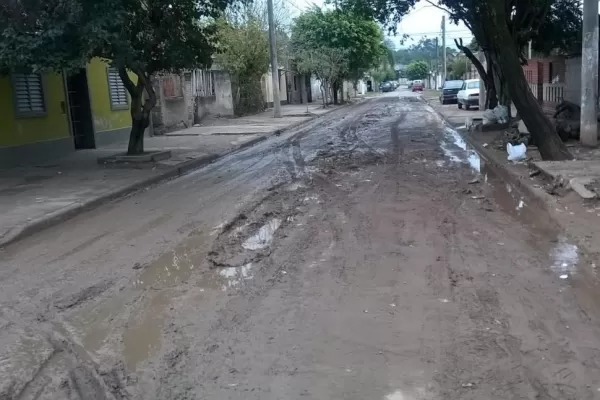 Reclamo por una calle destruida por la SAT