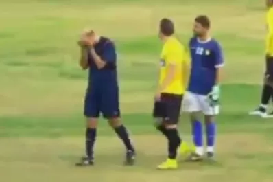 El árbitro que no aguantó los insultos y se puso a llorar