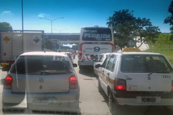 Carreros bloquearon el puente Barros, de acceso a Alderetes y al aeropuerto