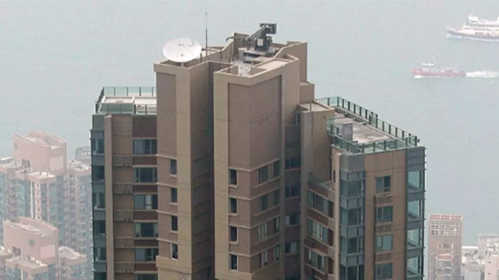 UNA JOYA. La vivienda está ubicada en un rascacielos del lujoso barrio de Mid-Levels. FOTO TOMADA DE 20MINUTOS.ES