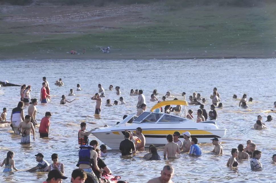 ZONAS NO APTAS. Las zonas de embarcadero, las de los pescadores y la del catamarán deben ser evitadas. la gaceta / foto de analía jaramillo