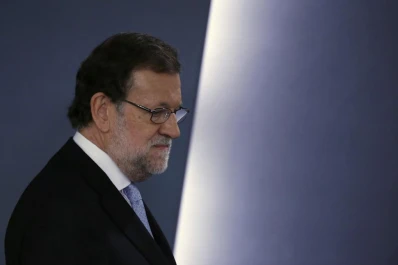 Rajoy ofrece al PSOE una gran coalición para gobernar España