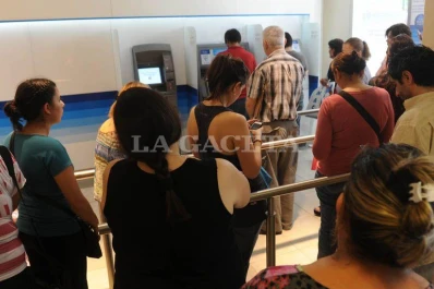 Los bancos atenderán mañana con horario reducido