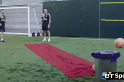 Los jugadores de Arsenal y un divertido desafío de navidad