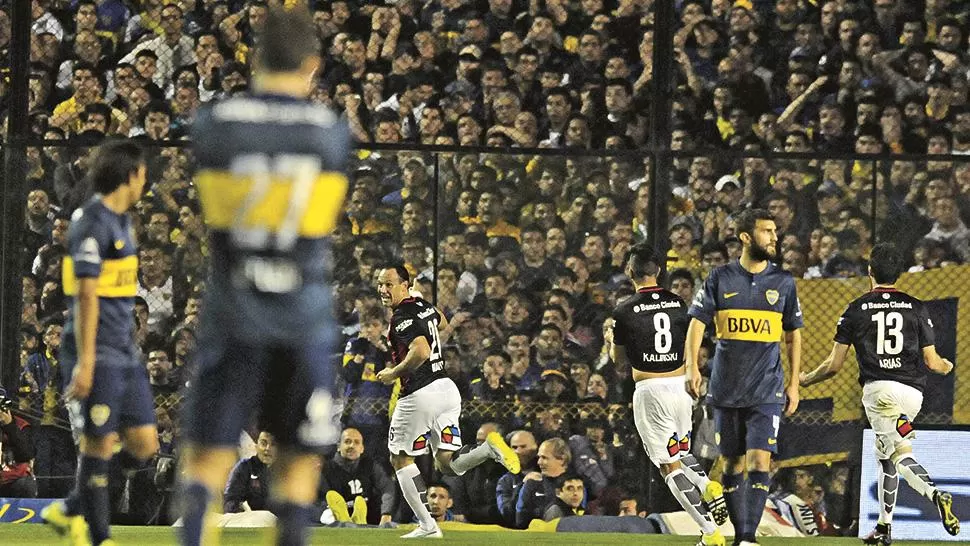 EL ÚLTIMO CLÁSICO. En La Bombonera, San Lorenzo festejó al final con el gol de Matos.
FOTO DE ARCHIVO