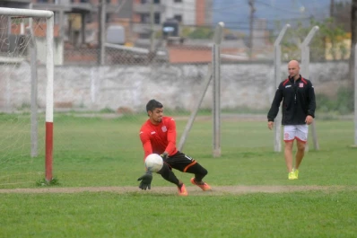 En silencio, San Jorge conformó el plantel