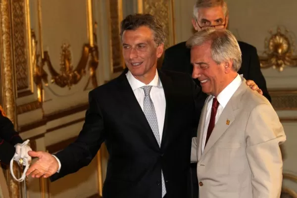 Macri visita a Tabaré y va a  Davos, pero no al Vaticano