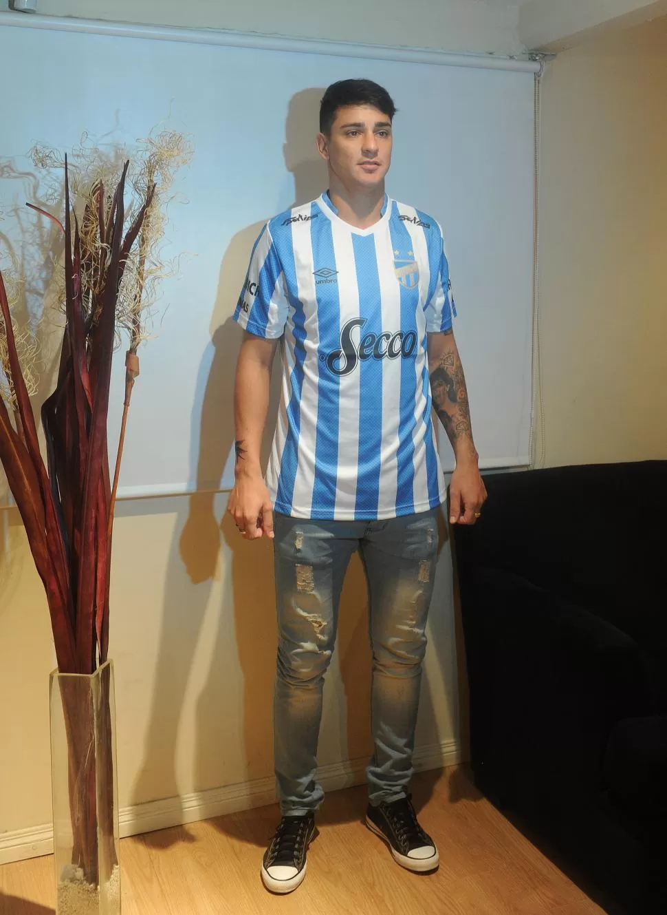 “DECANO” 100%. Zampedri firmó contrato ayer con Atlético y viajó también. la gaceta / foto de antonio ferroni