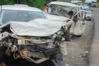 Un matrimonio de Tucumán falleció y sus hijos sufrieron heridas, tras un accidente en la ruta 9