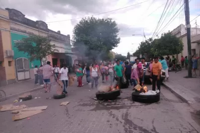 Los cruces por el traspaso de poder en Simoca se trasladaron al personal municipal